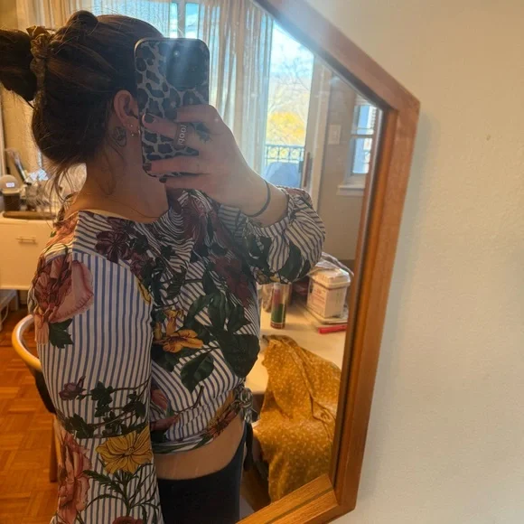Jeuvre Floral and Stripes Balloon Sleeve Tie-Back Cropped Top - Picture 8 of 15
